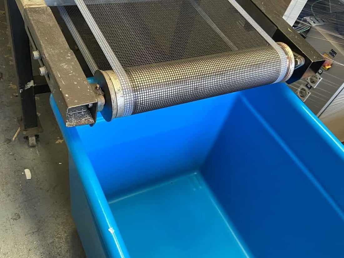 Garment Catch Bin